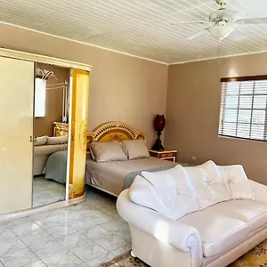 Deluxe Studio At The Hideaway St Mary